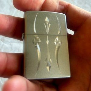 Zippo Designed Silver Lighter - 25% discount for a bundle of 4!